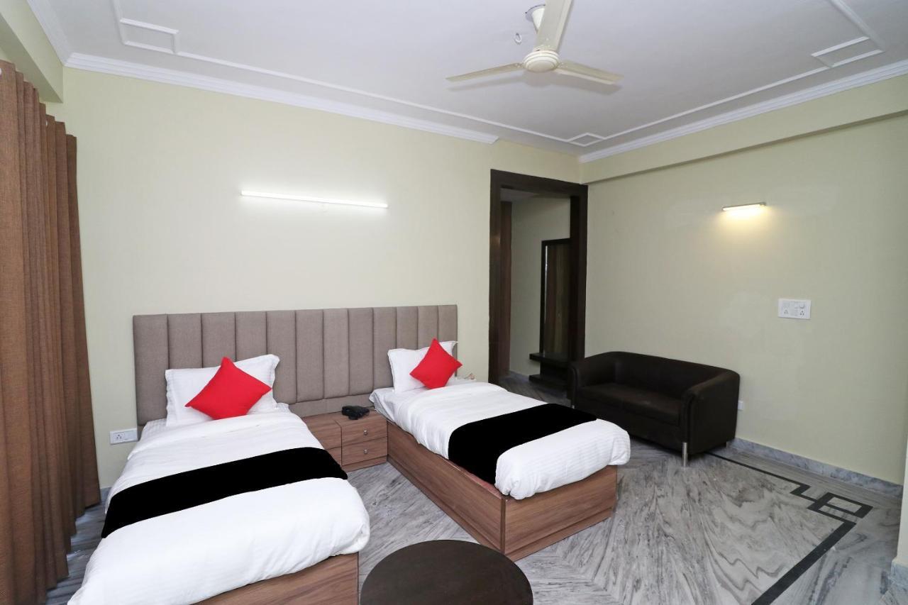 Super Capital O Esscon House Near Payal Cinema Hotell Gurgaon Eksteriør bilde