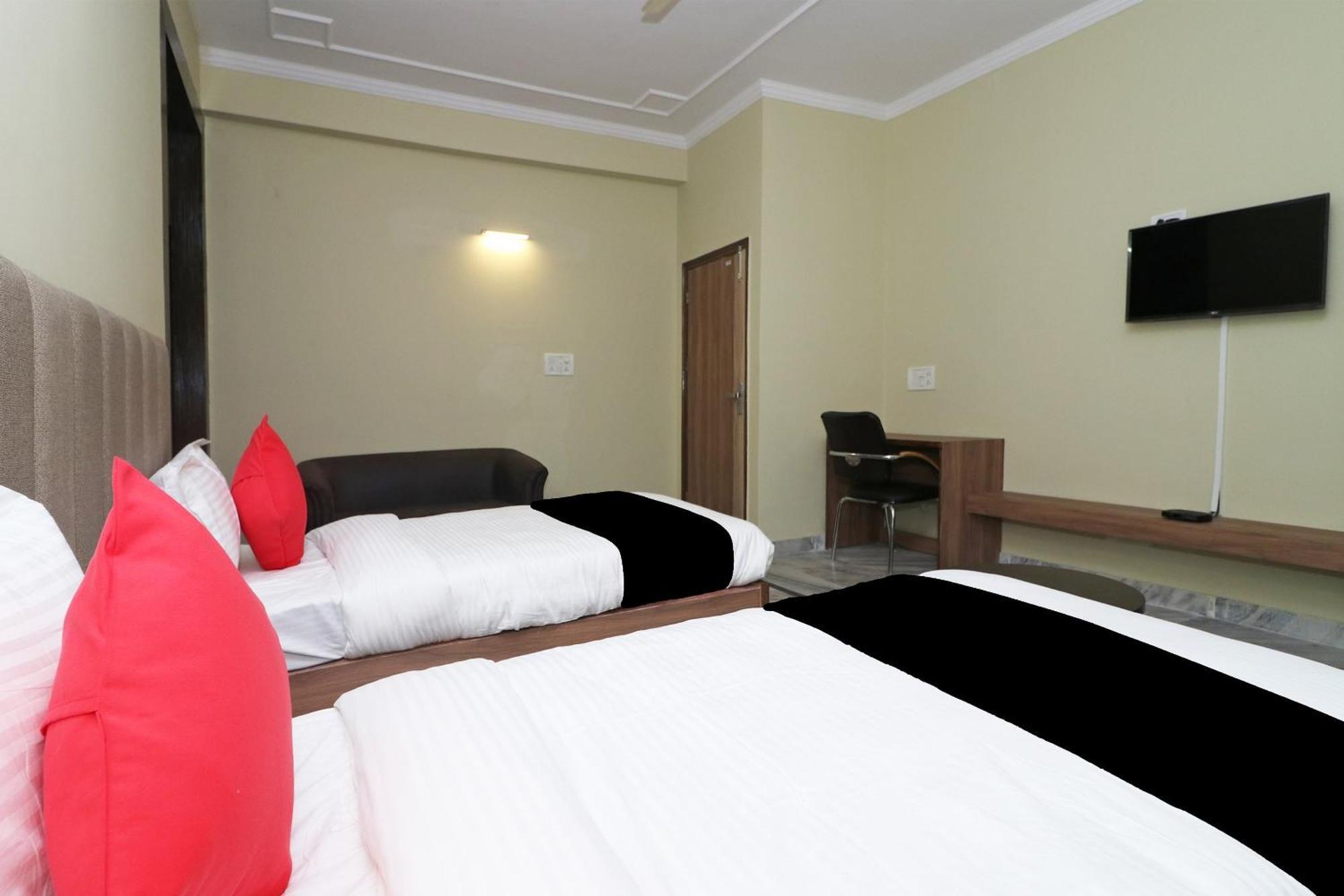 Super Capital O Esscon House Near Payal Cinema Hotell Gurgaon Eksteriør bilde