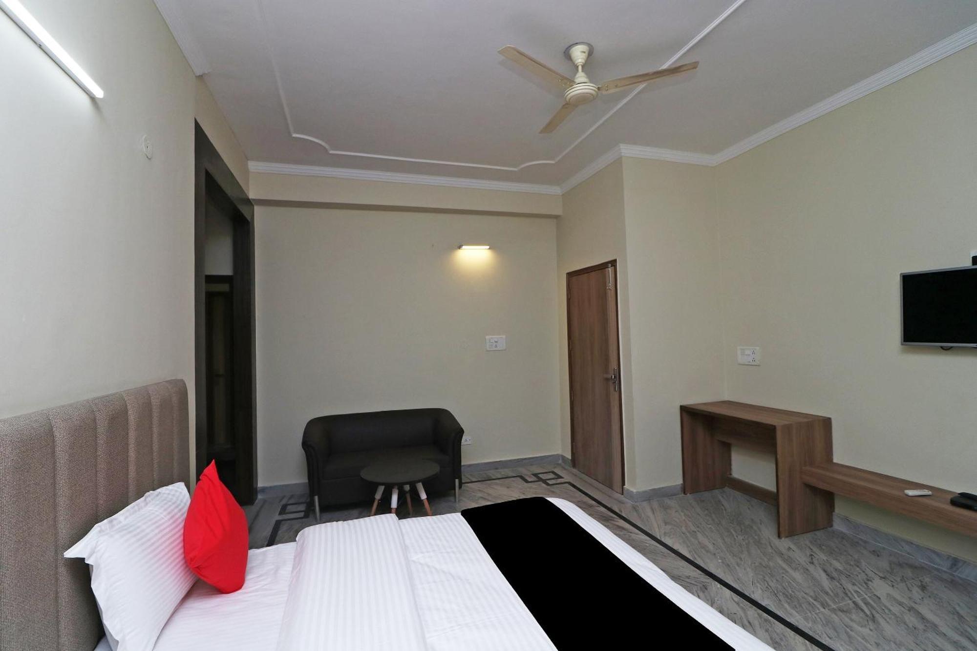 Super Capital O Esscon House Near Payal Cinema Hotell Gurgaon Eksteriør bilde