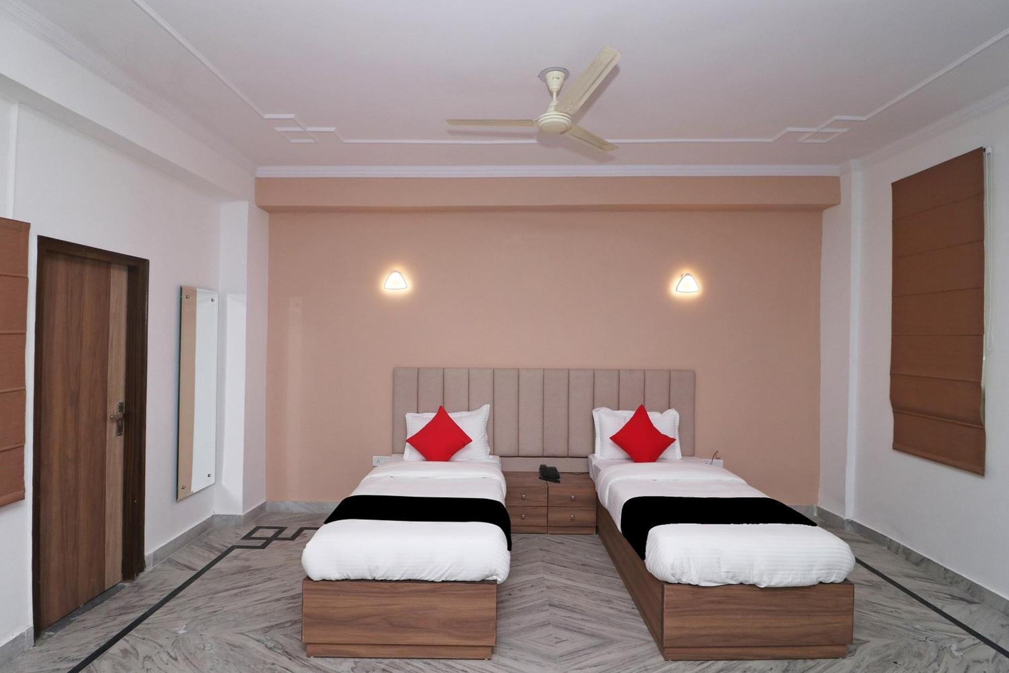 Super Capital O Esscon House Near Payal Cinema Hotell Gurgaon Eksteriør bilde