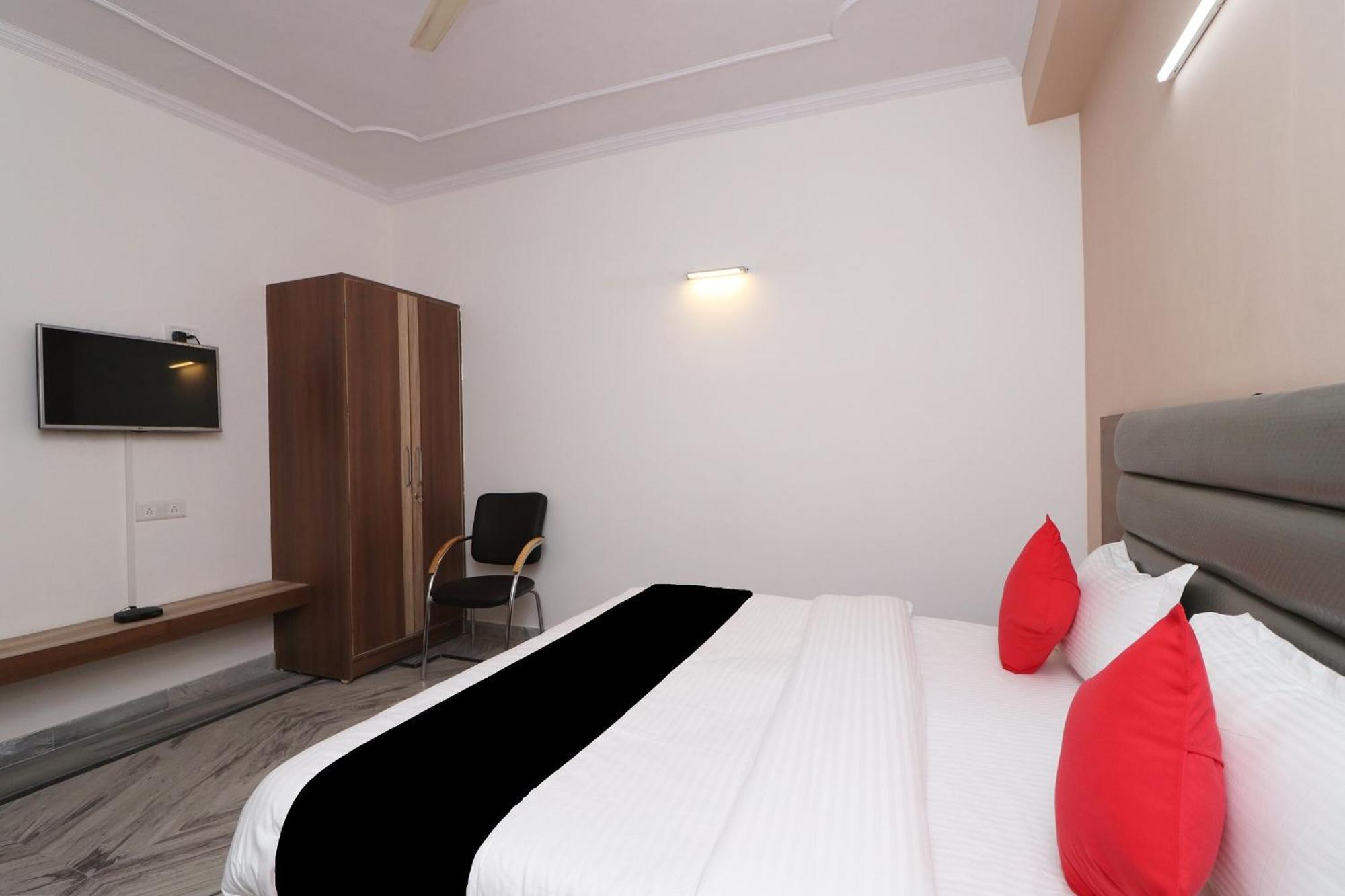 Super Capital O Esscon House Near Payal Cinema Hotell Gurgaon Eksteriør bilde