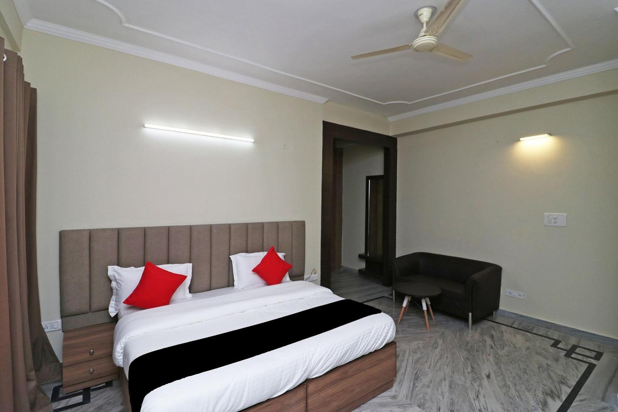 Super Capital O Esscon House Near Payal Cinema Hotell Gurgaon Eksteriør bilde